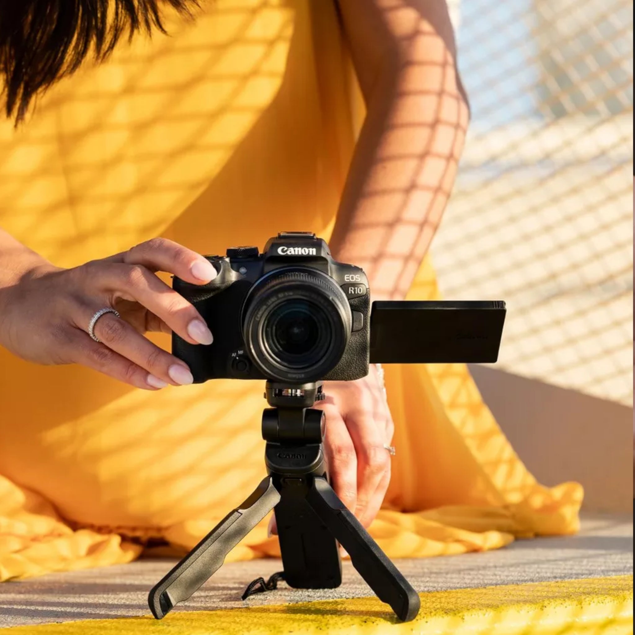 Canon Eos R10 Mirrorless Camera & 18-150mm IS STM lens