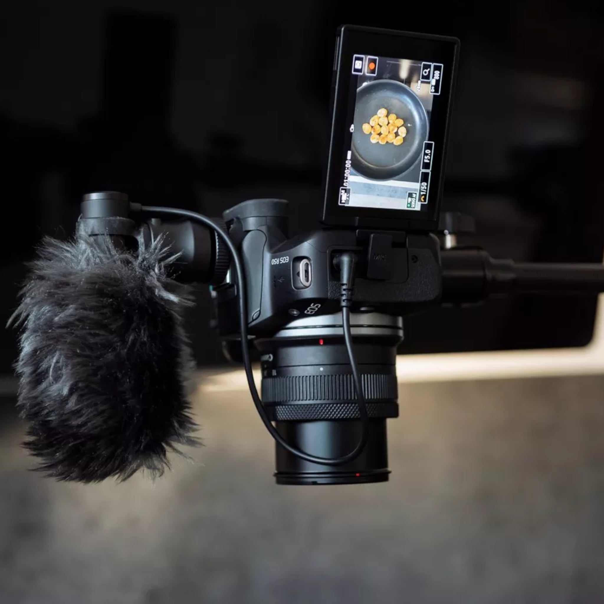 Canon Eos R50 Mirrorless Content Creator Kit