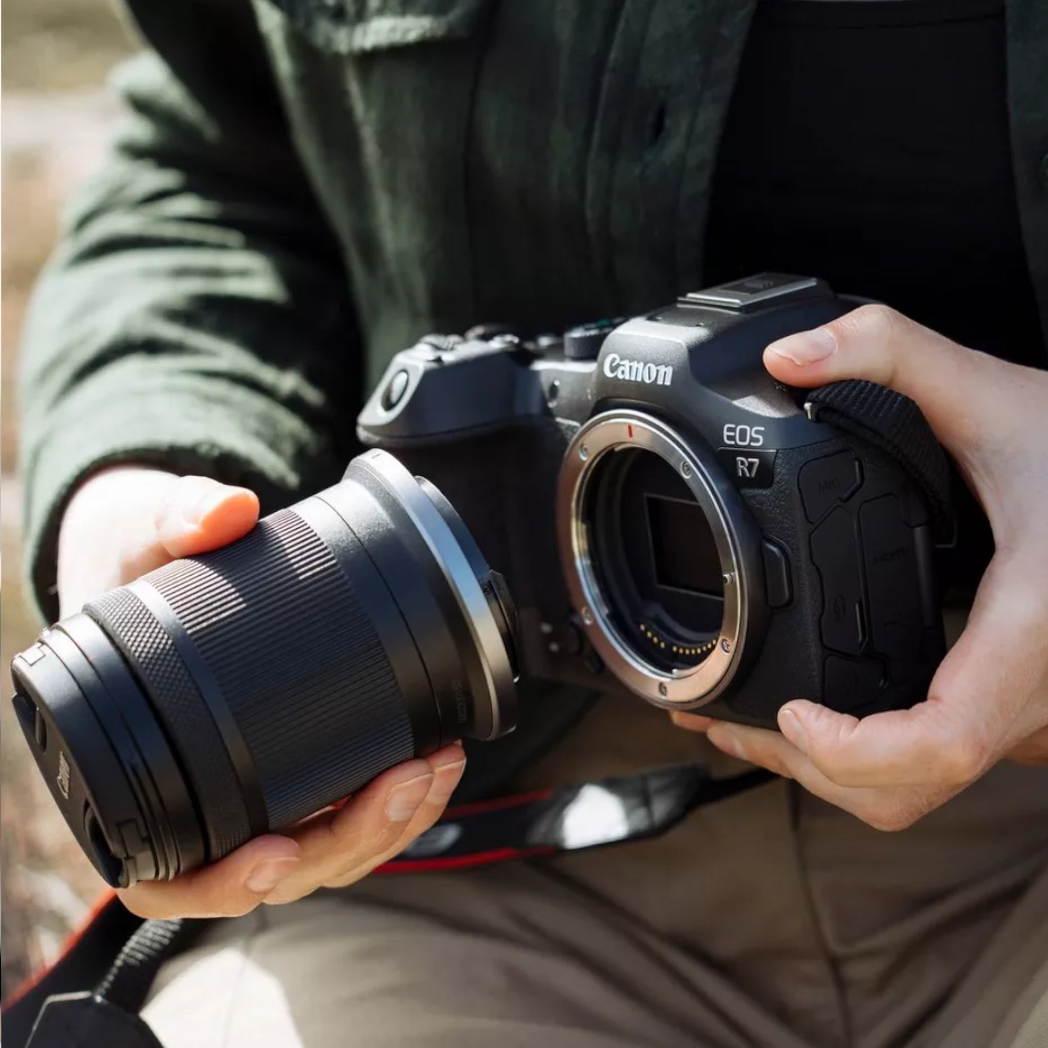 Canon OFFER: Eos R7 Mirrorless Camera & 18-150mm IS STM lens