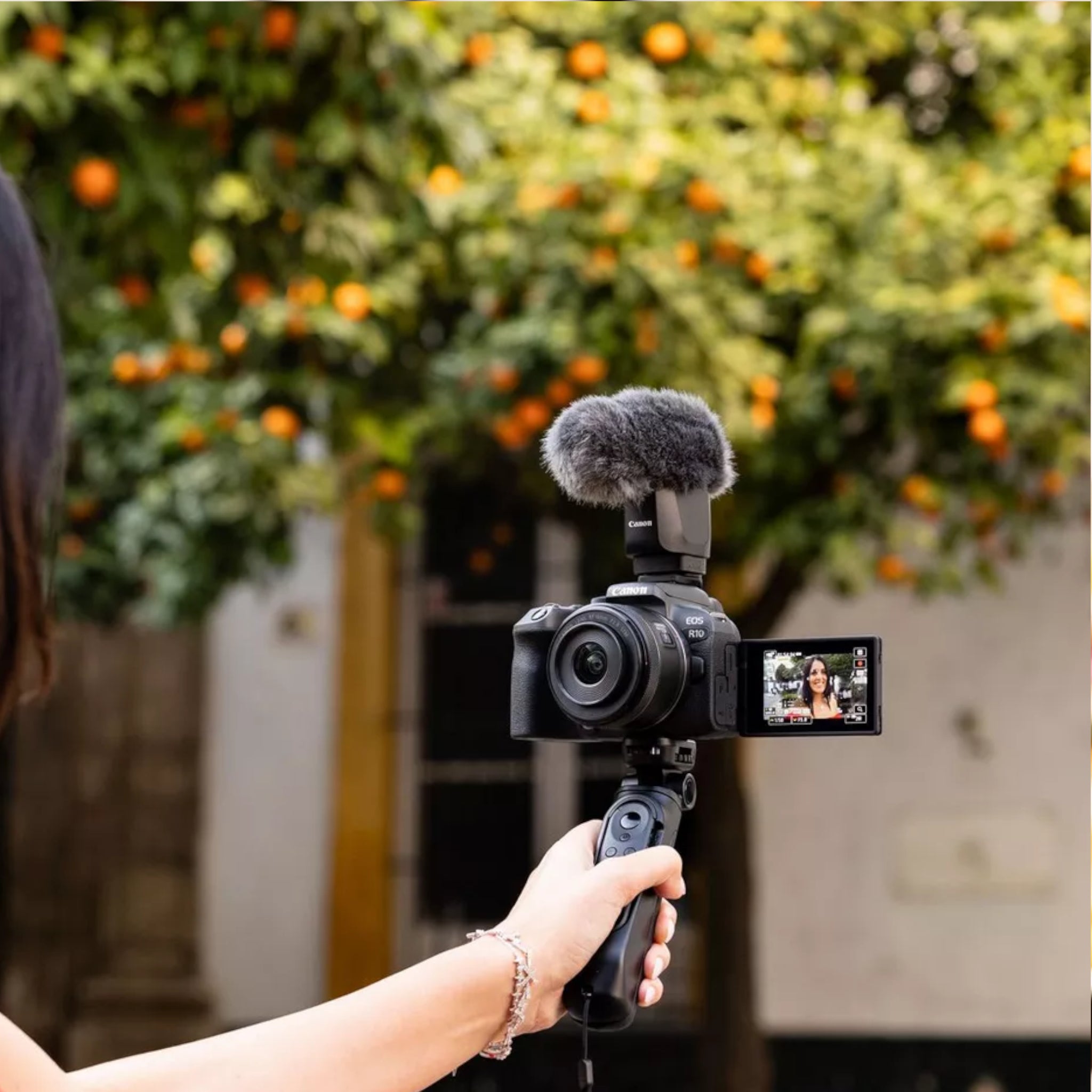 Canon Eos R10 Mirrorless Camera & 18-150mm IS STM lens