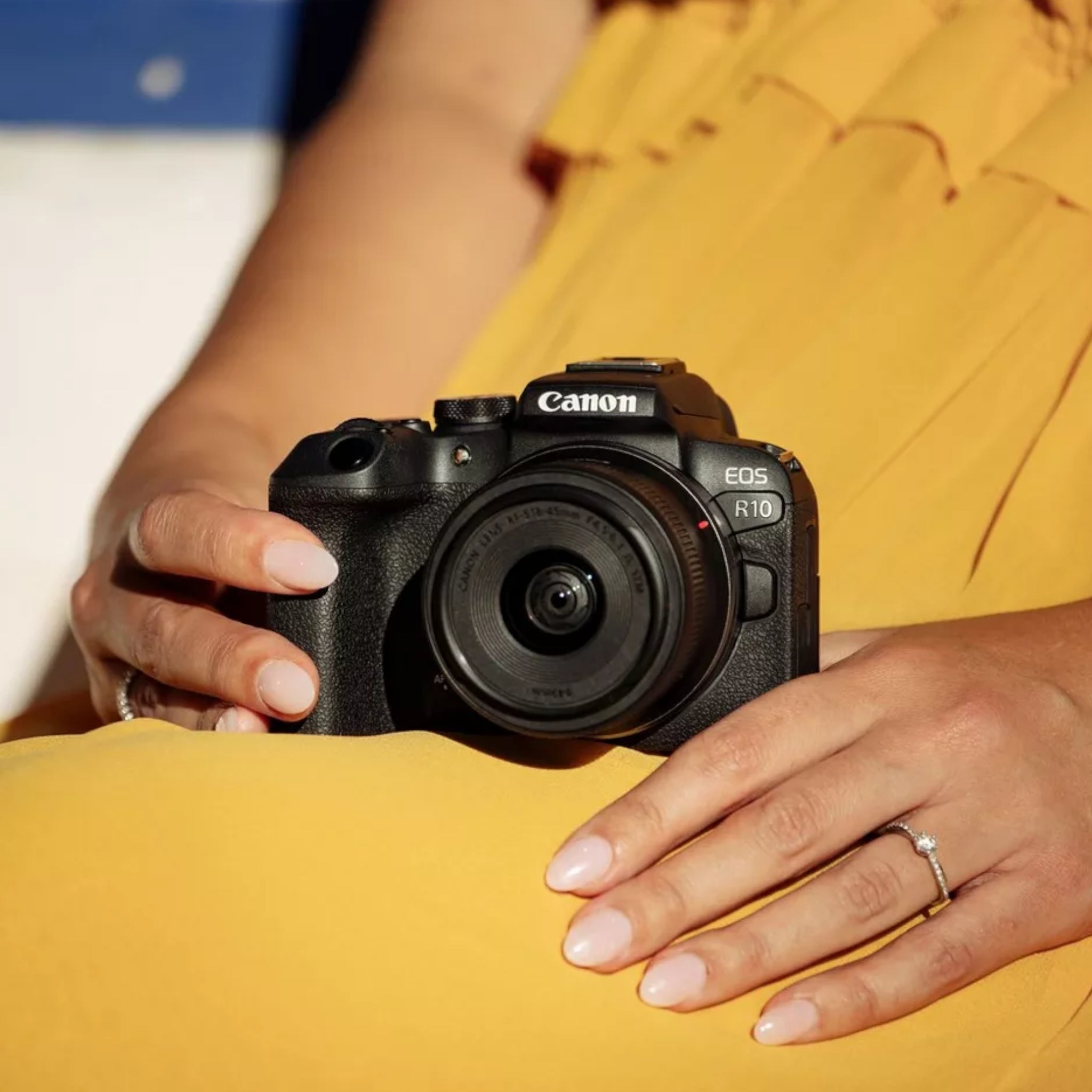 Canon Eos R10 Mirrorless Camera & 18-45mm IS STM lens