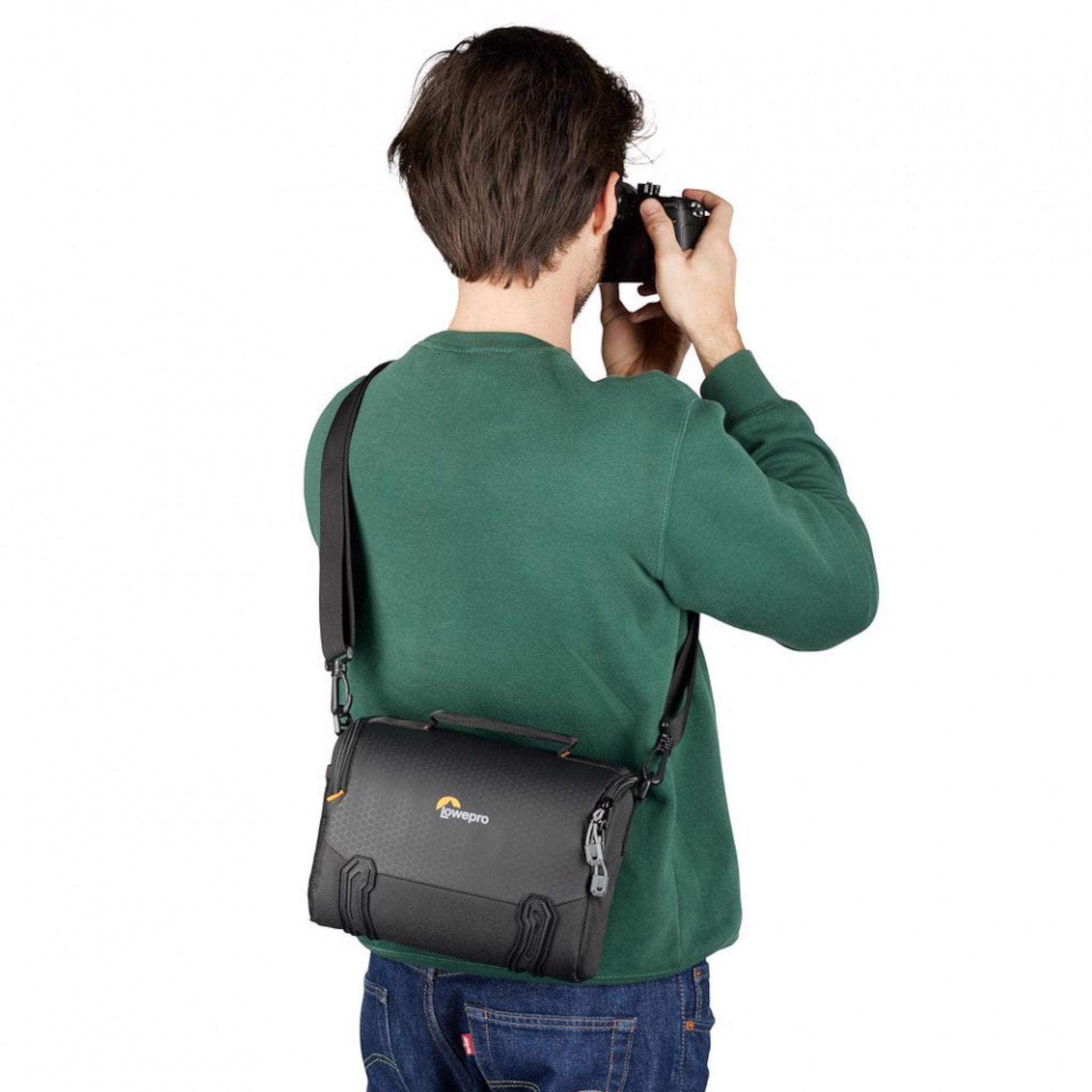 Pre-Owned Canon Eos R50 Mirrorless Camera & 18-45mm IS STM lens & Lowepro Adventura SH III Camera Bag