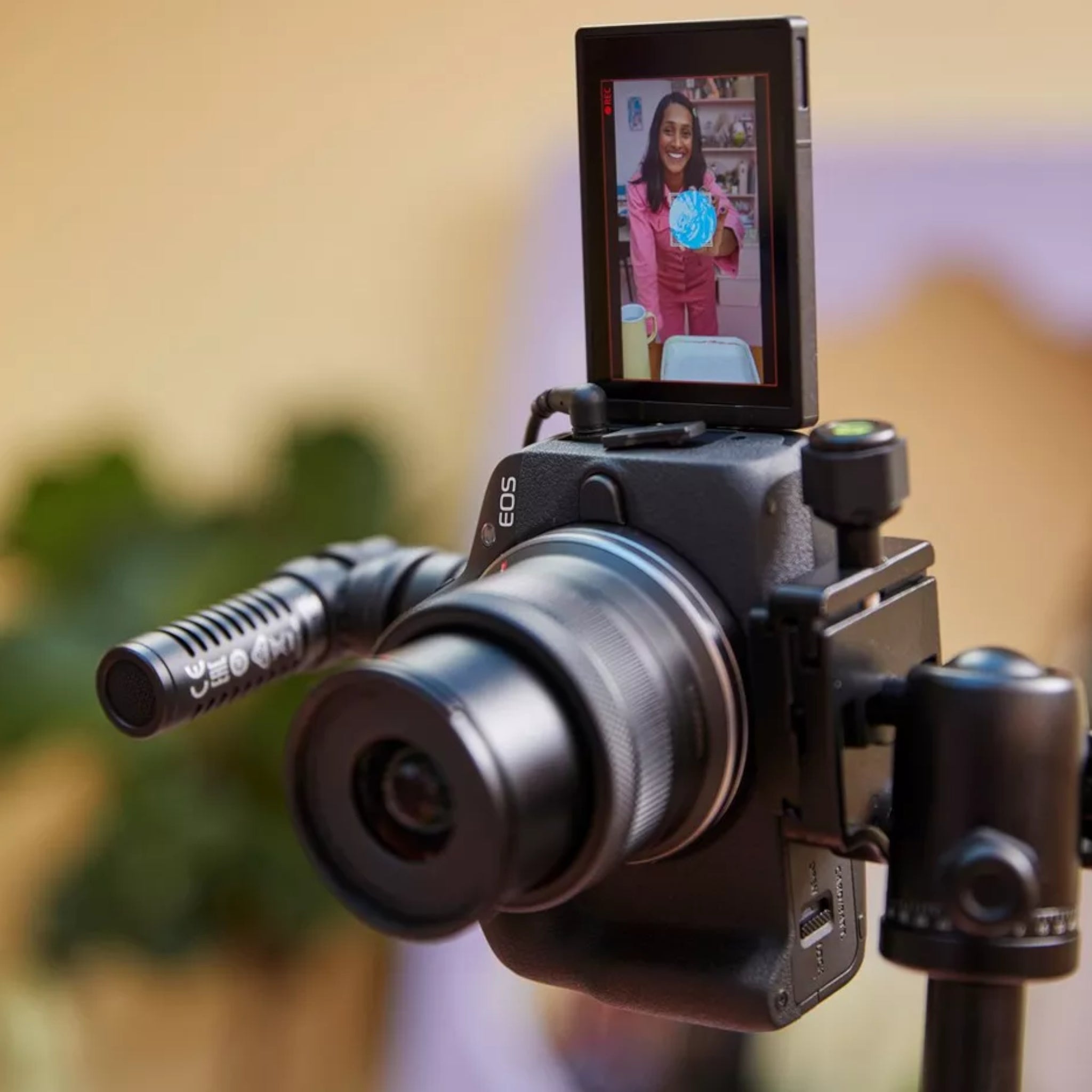 Canon Eos R50 Mirrorless Content Creator Kit